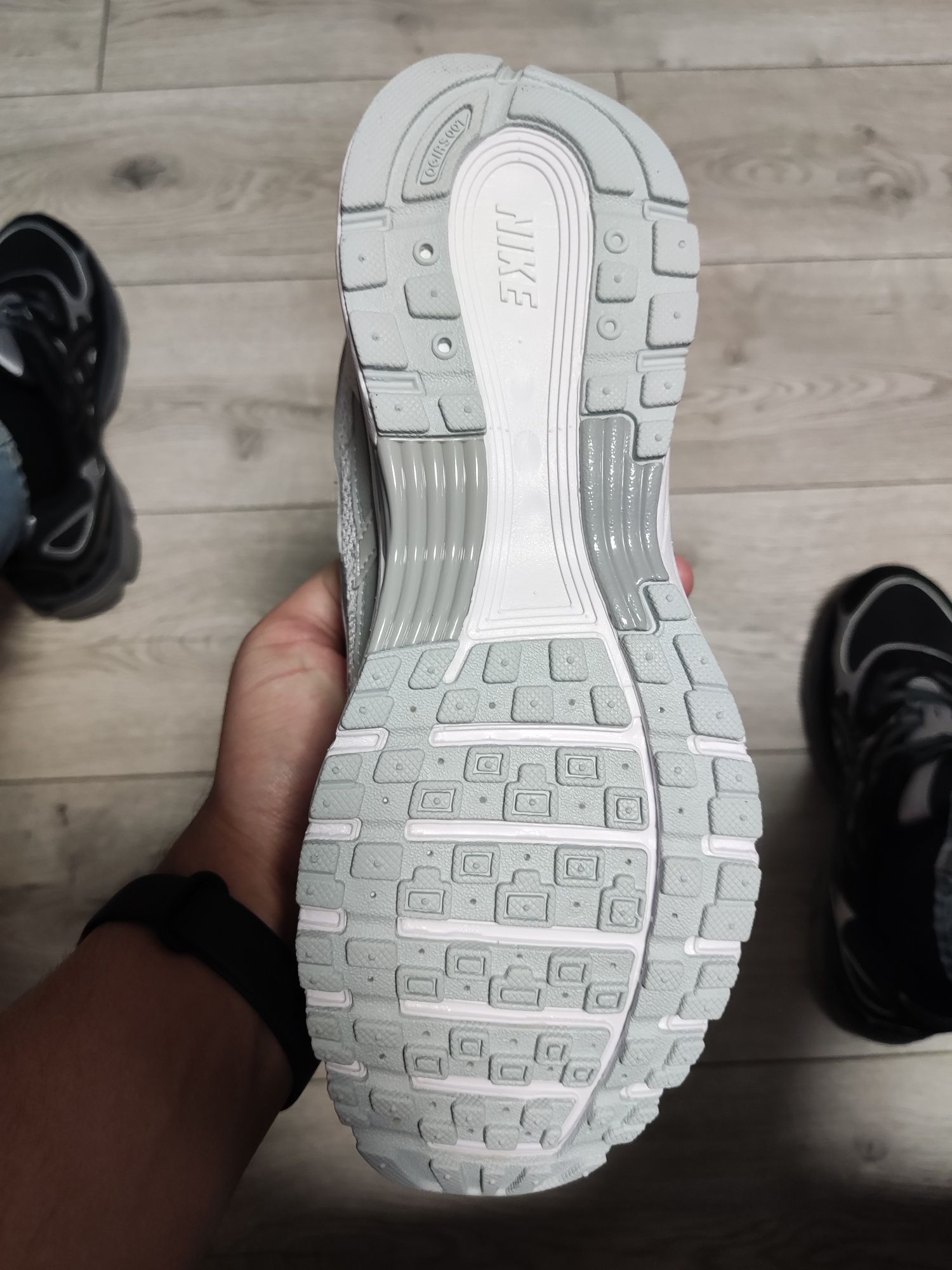 РОЗПРОДАЖ БЕЗ ПЕРЕДОПЛАТИ Nike P-6000 White Grey,жіночі п6000 чоловічі