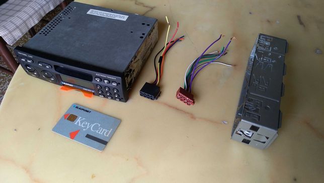 кассетная автомагнитола Blaupunkt+динамики Clarion+эквалайзер-усилок.