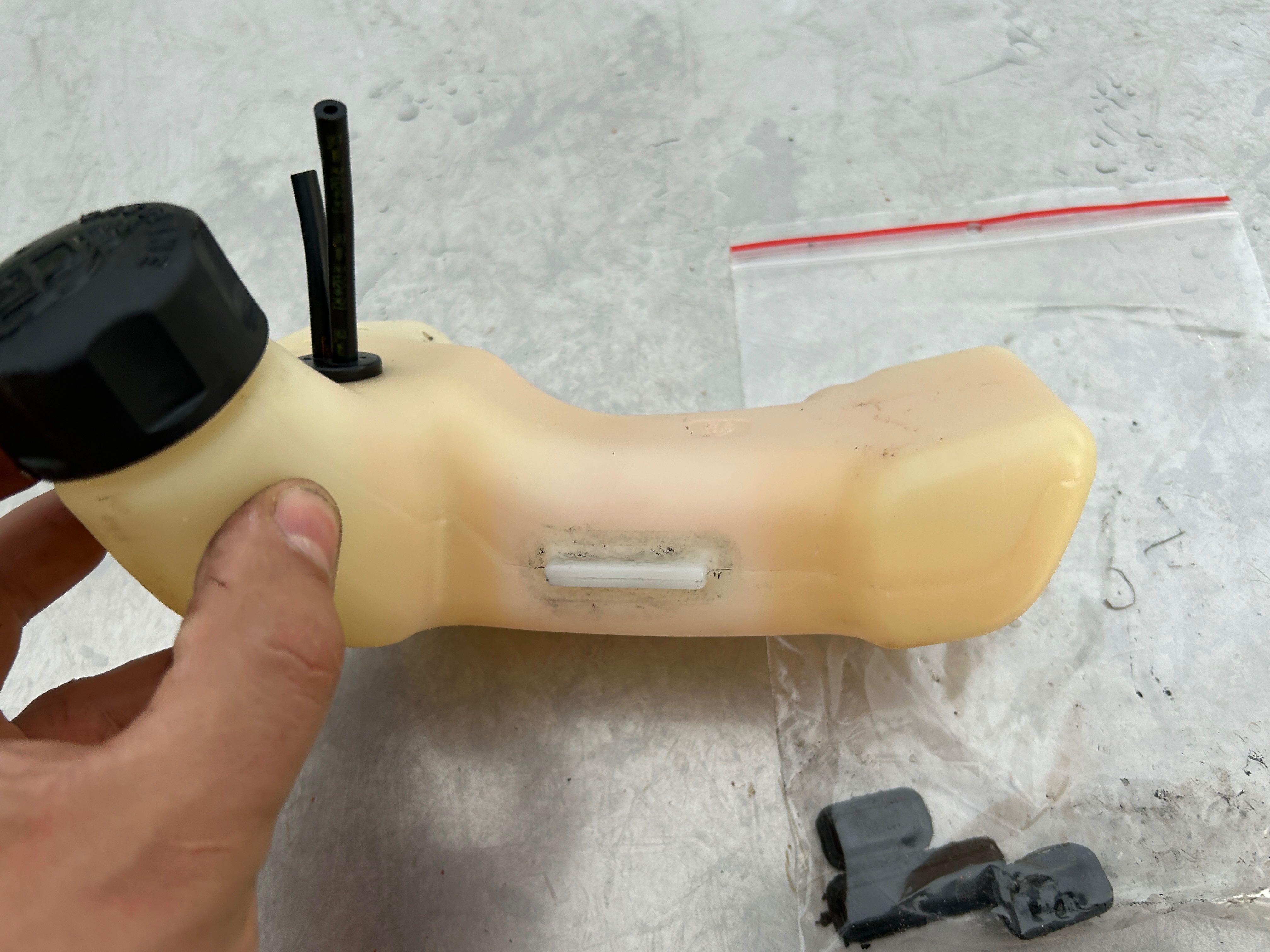 zbiornik paliwa BAK Makita EM2600U ER2600L LT27 Dolmar MS-27C (412)