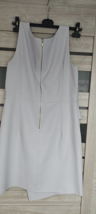 Piękna elegancka sukienka r. 42-46 wyszczuplająca, ołówkowa