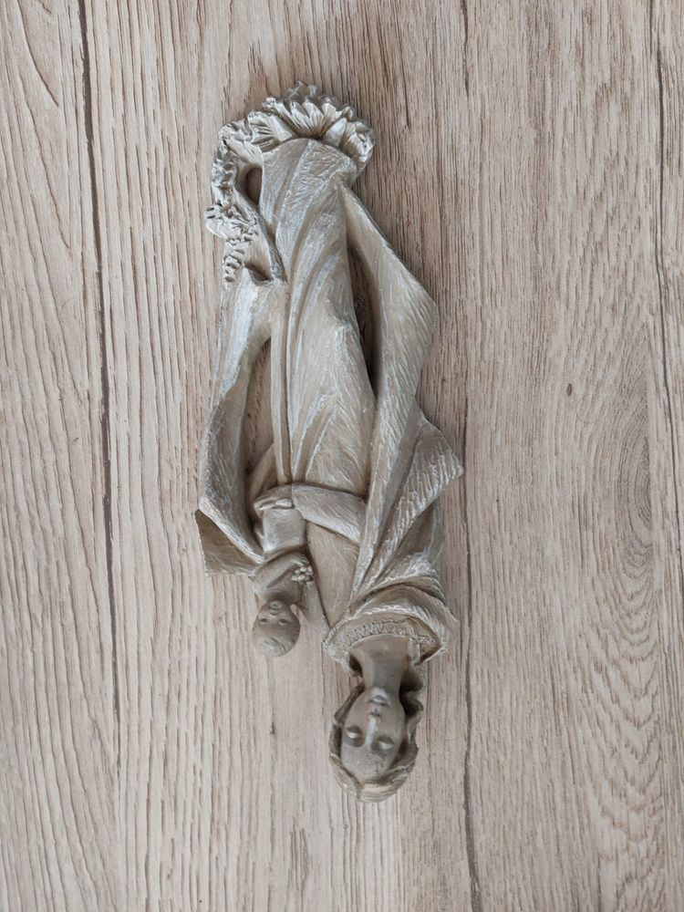 Figura na ściane Maryji