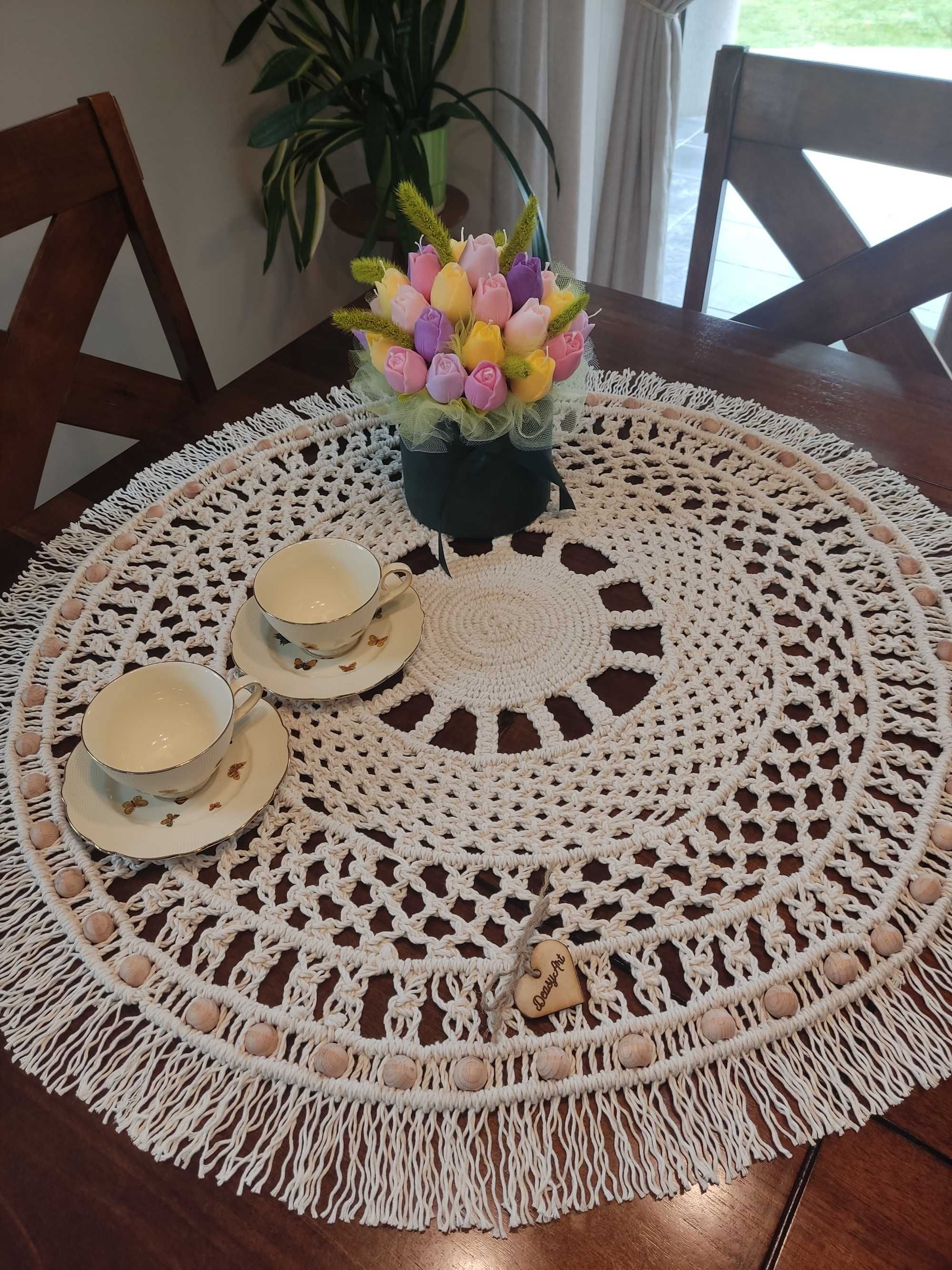 Duży okrągły makramowy bieżnik w stylu Boho