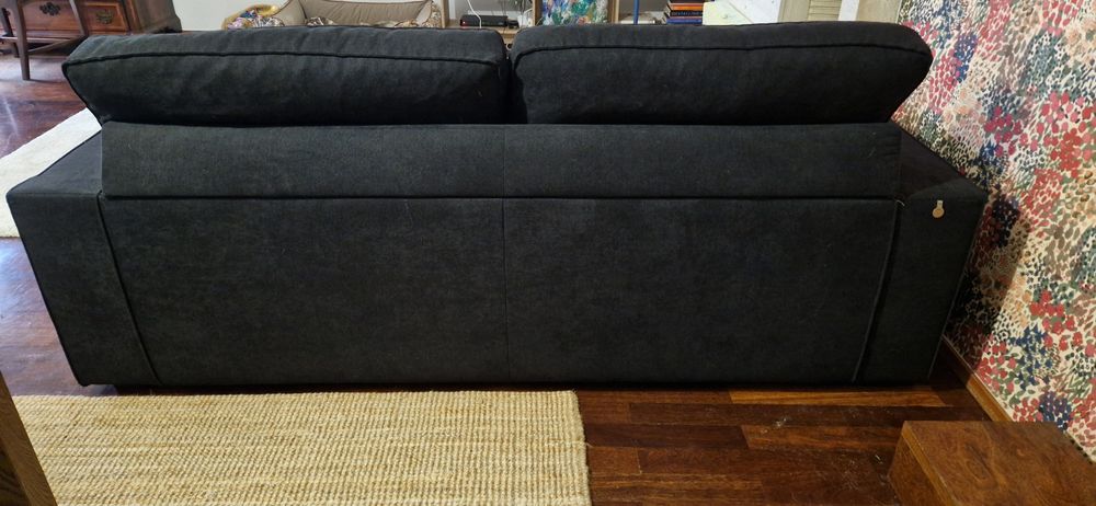 Sofá preto 3 lugares