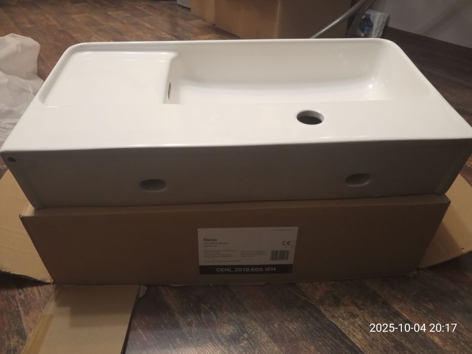 Umywalka wisząca lub nablatowa