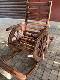 Деревянное кресло качалка