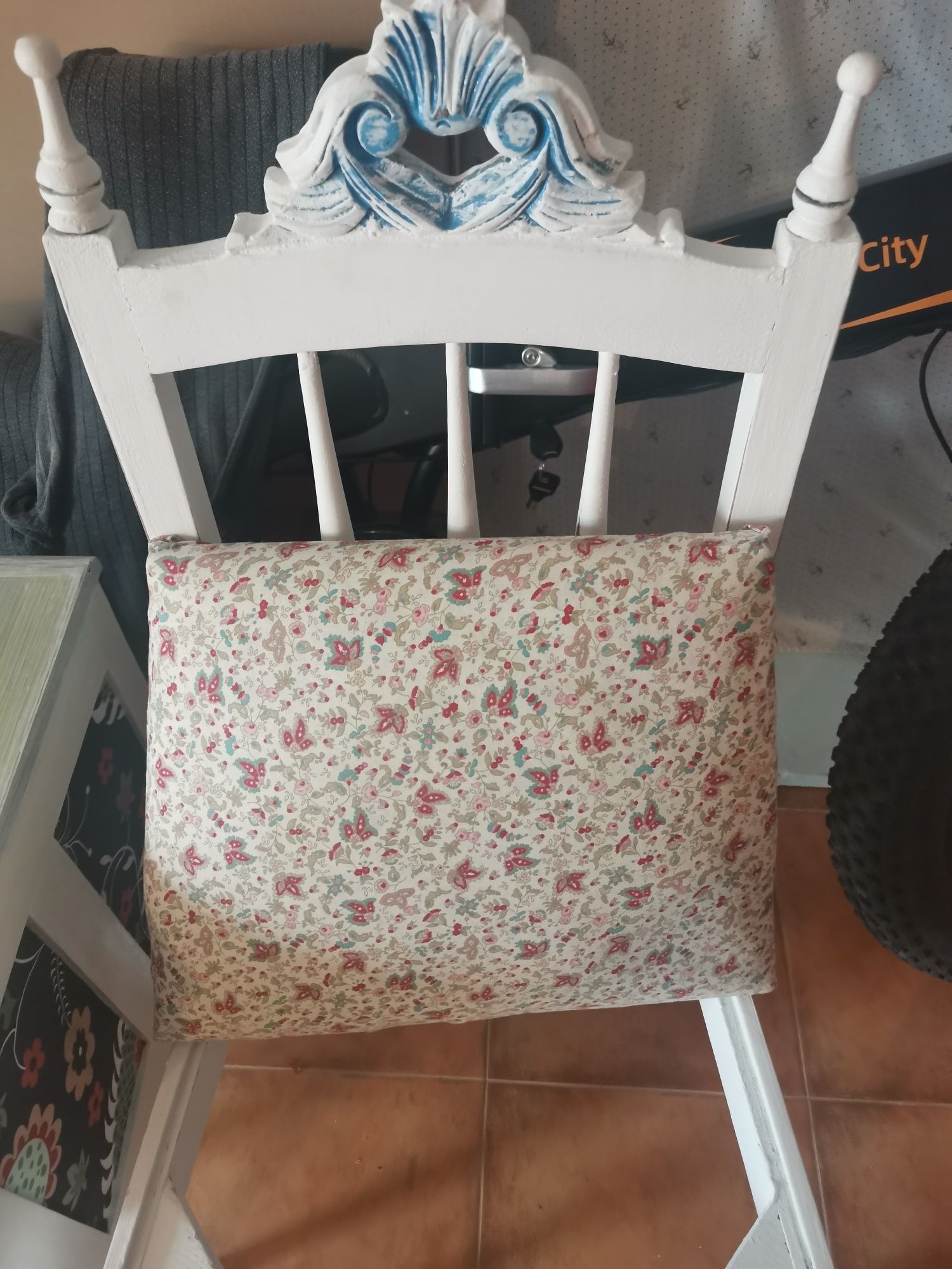Cadeira antiga para restauro