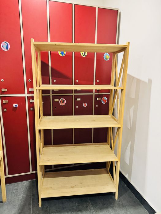 Полиці-стелажі різних розмірів