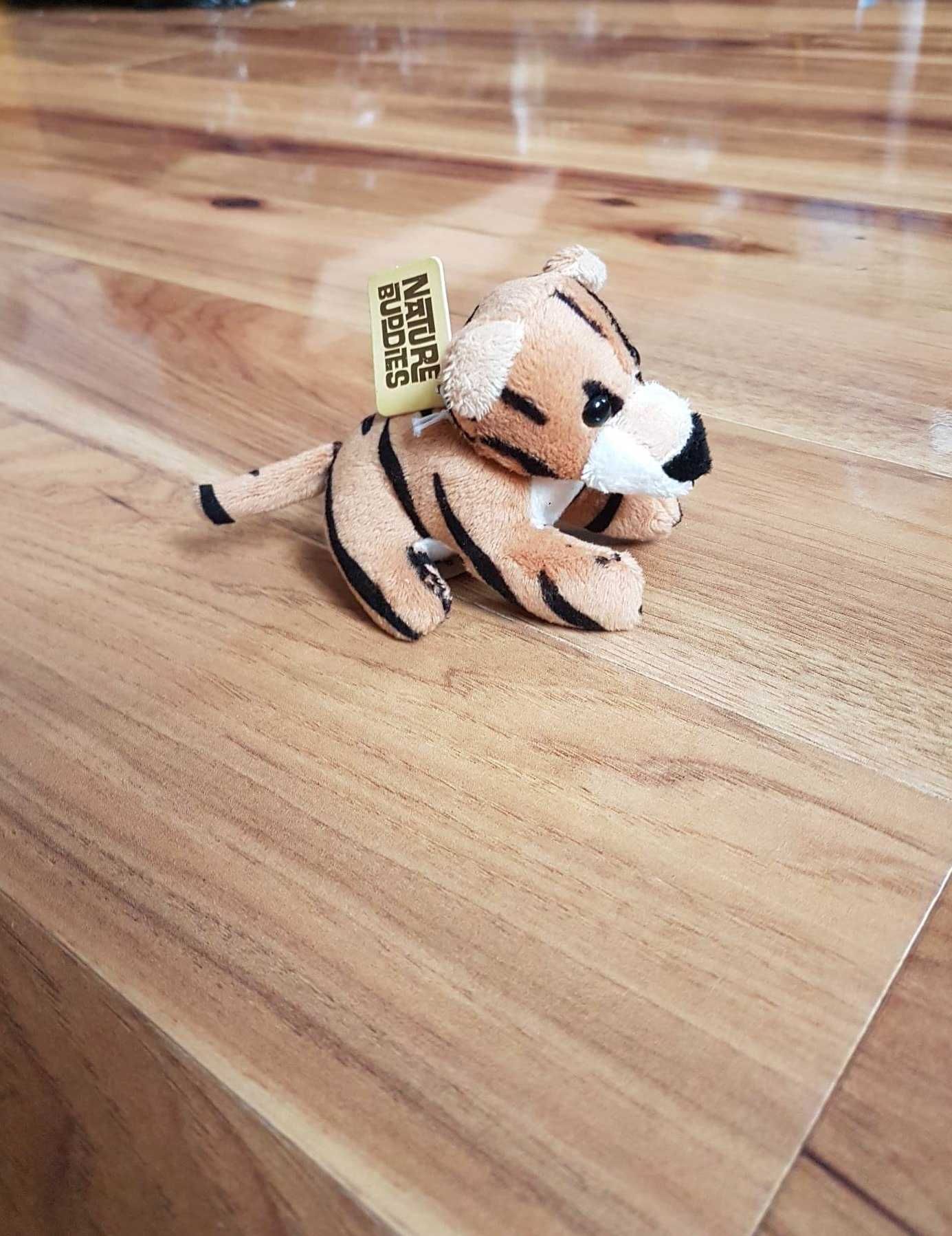 Pluszowy tygrysek Living Nature Buddies Keycraft maskotka zabawka
