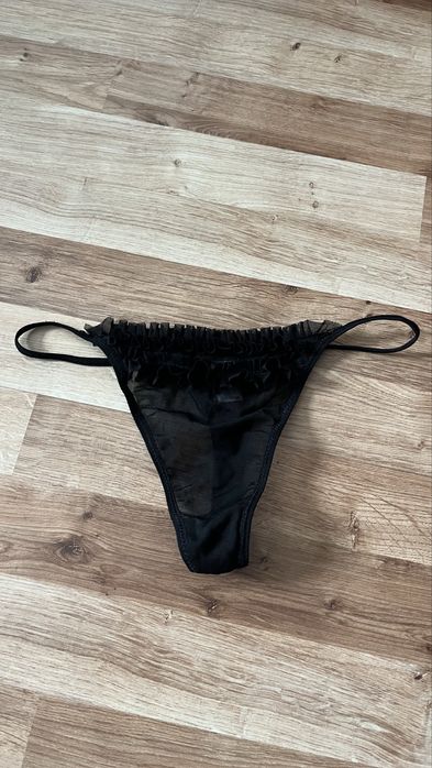 Majtki/stringi koronkowe r.XL/XXL