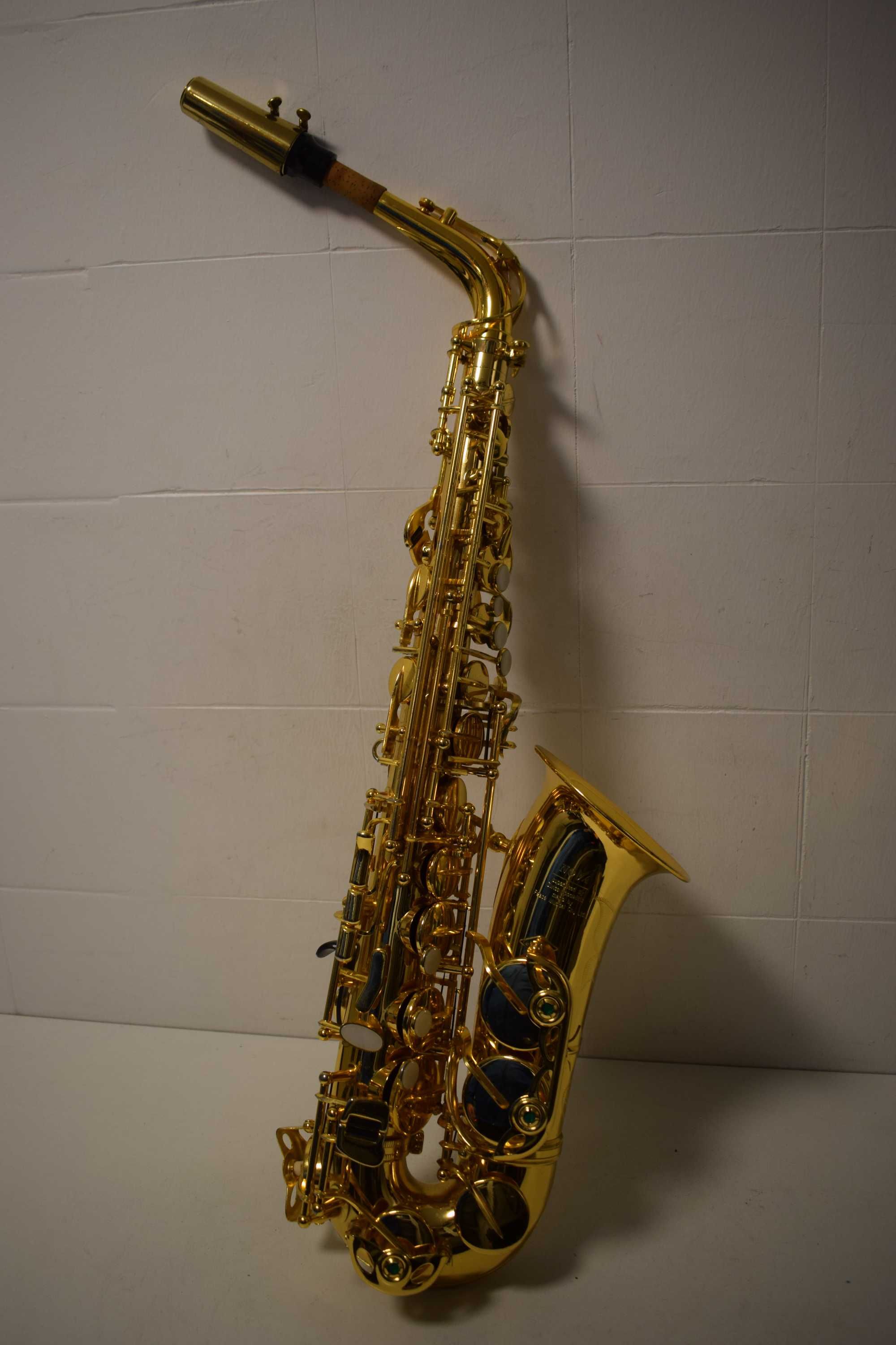 Saxofone Alto Marca Nova com estojo