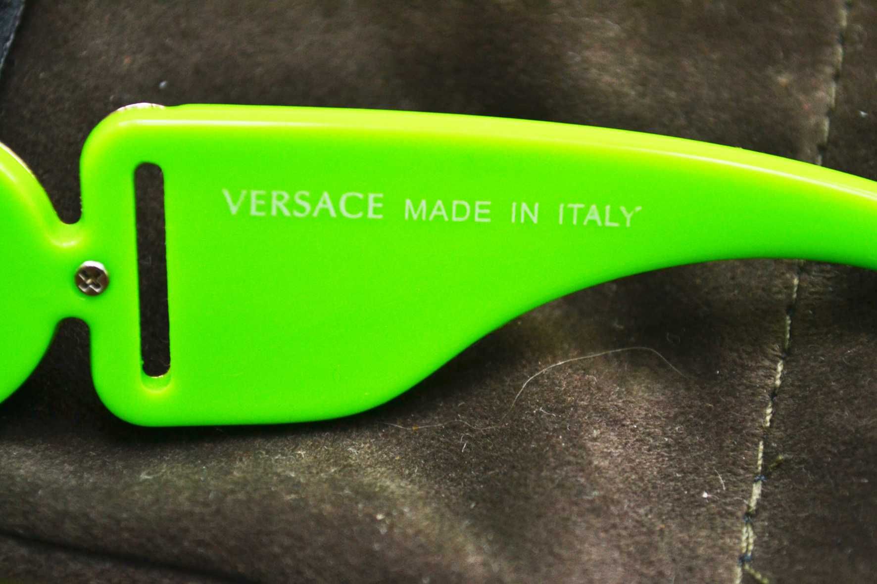 Яркие солнцезащитные очки салатновые Versace