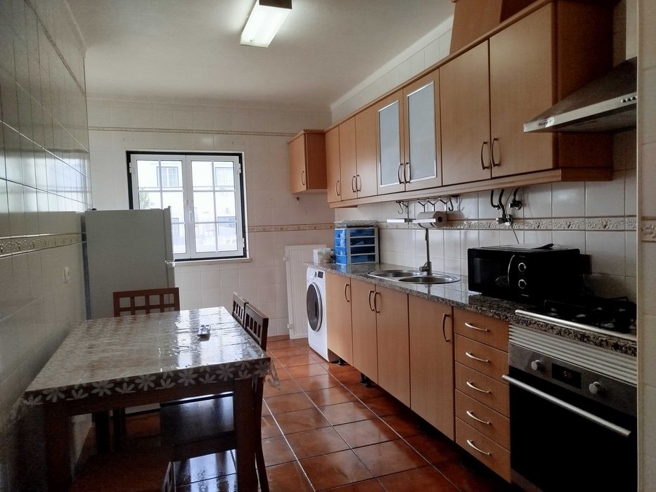 Aluga-se t2 com mobília