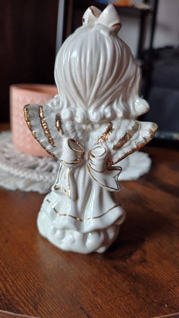Aniołek z porcelany
