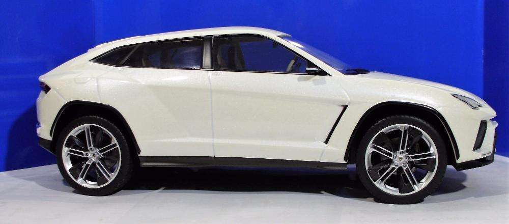 1/18 Lamborghini Urus br - MCG