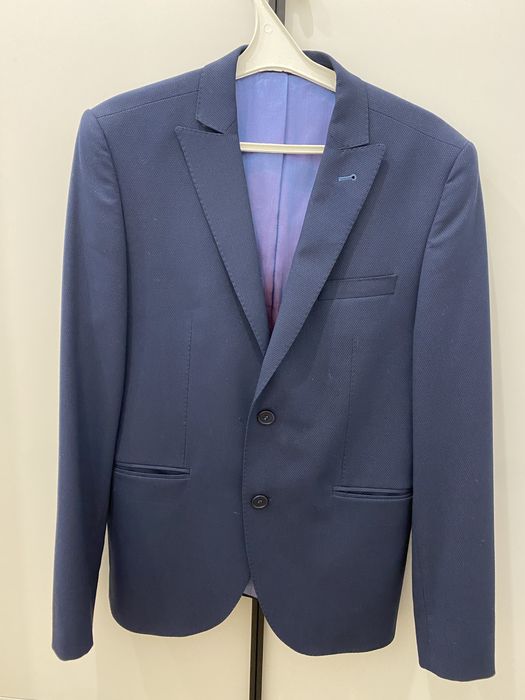 Чоловічий брючний костюм темно синій приталений