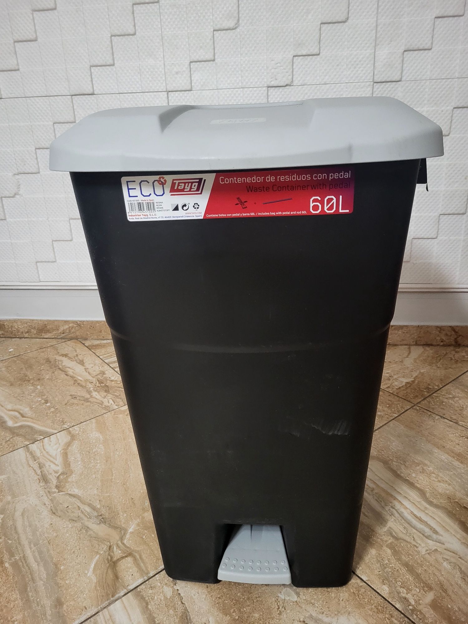 Kosz na śmieci plastik Eco 60l czarny