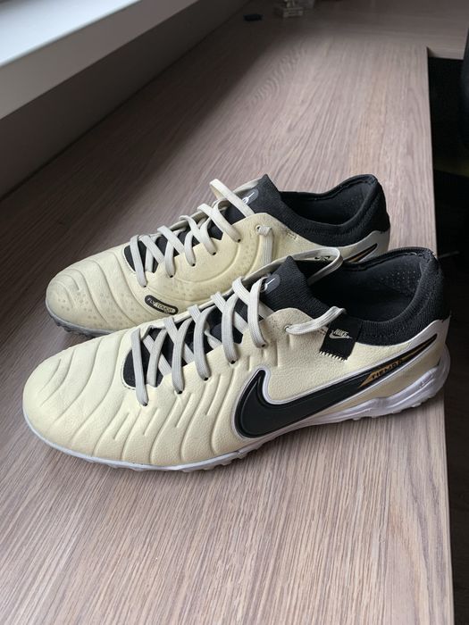 Продам футбольные сороконожки Nike tiempo Pro