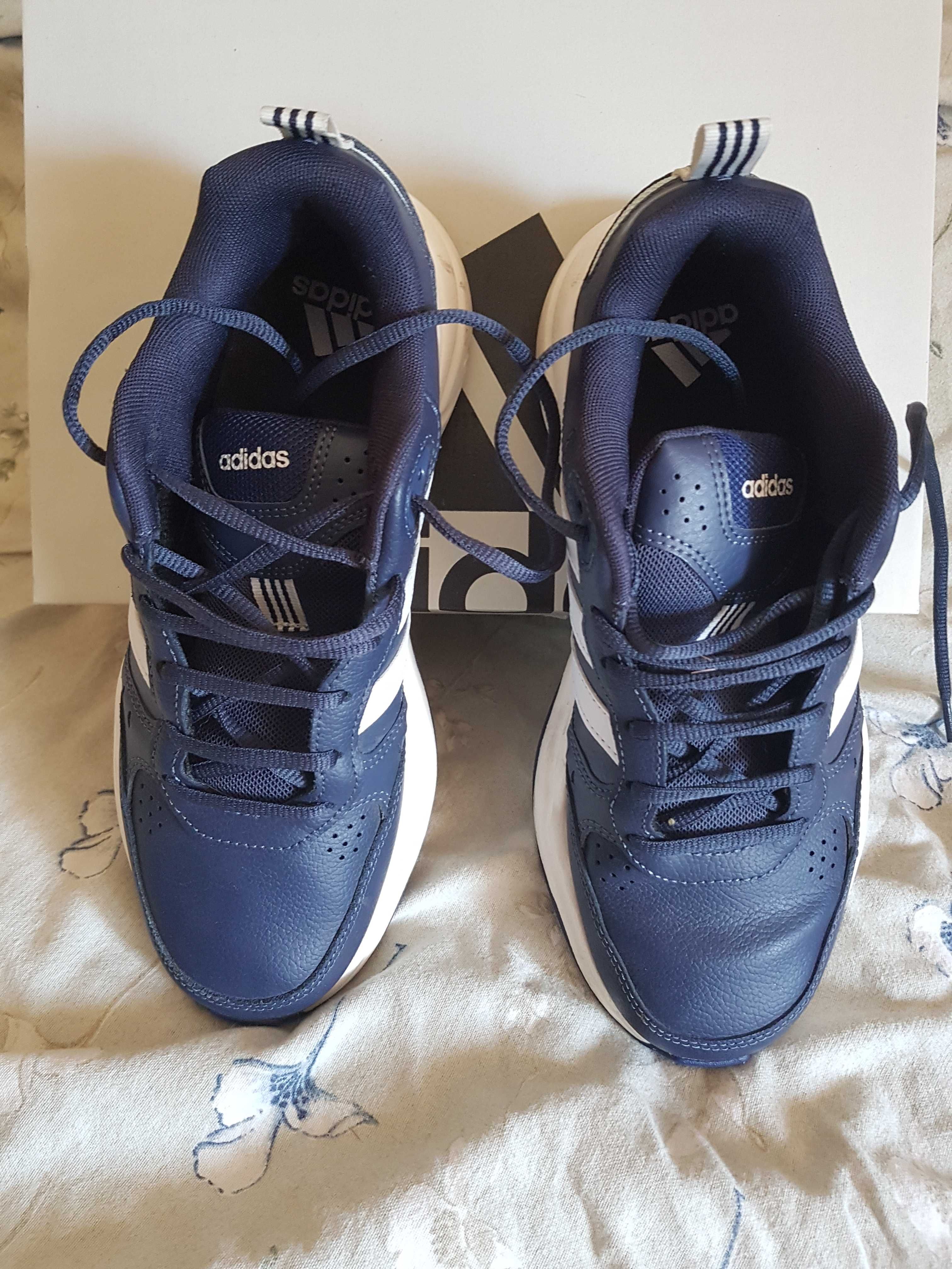 Venda de sapatinhas Adidas semi-novas