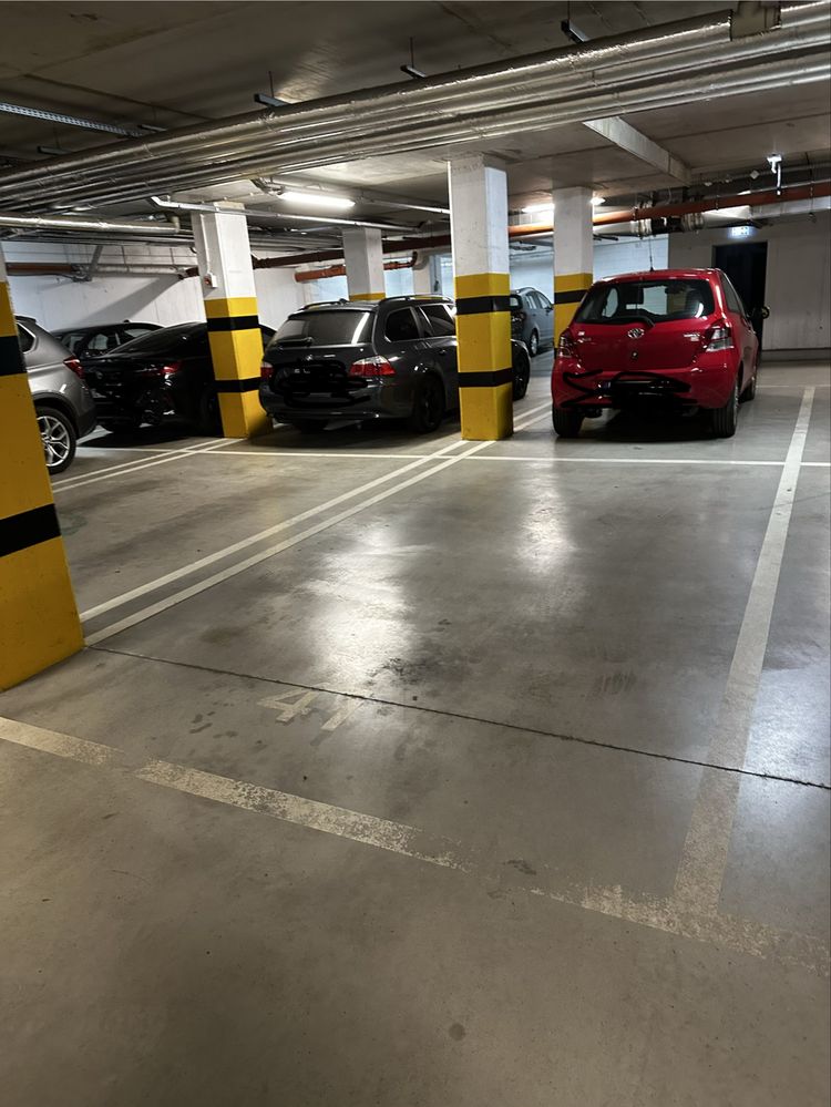 Miejsde postojowe w garażu podziemnym ul. Pancerna