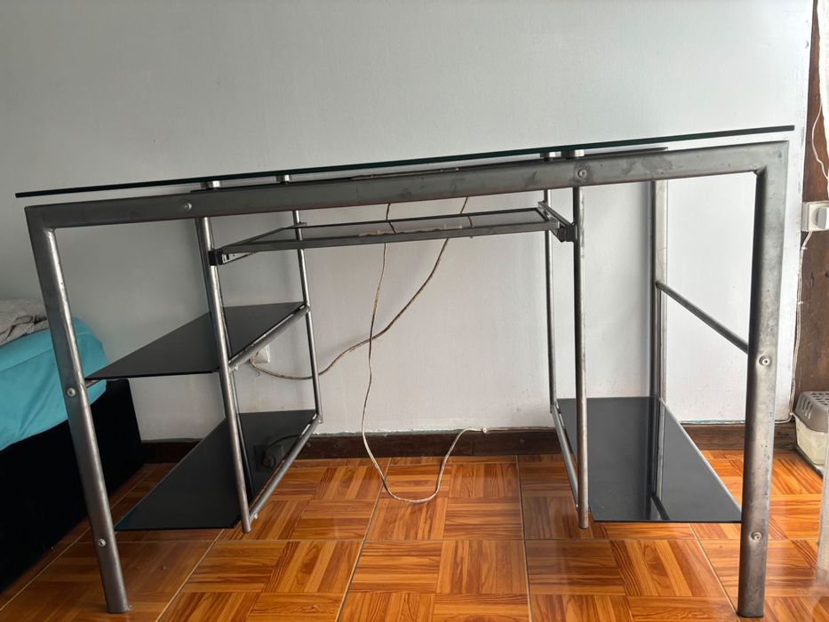 Secretaria de vidro preta