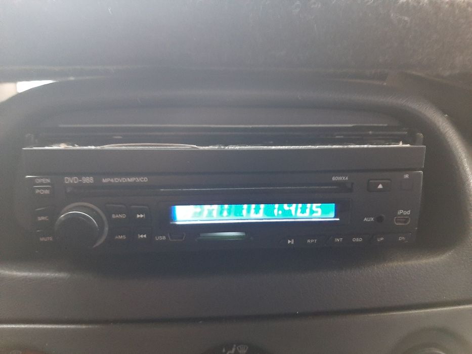 Продам автомагнітолу з 7" екраном sony