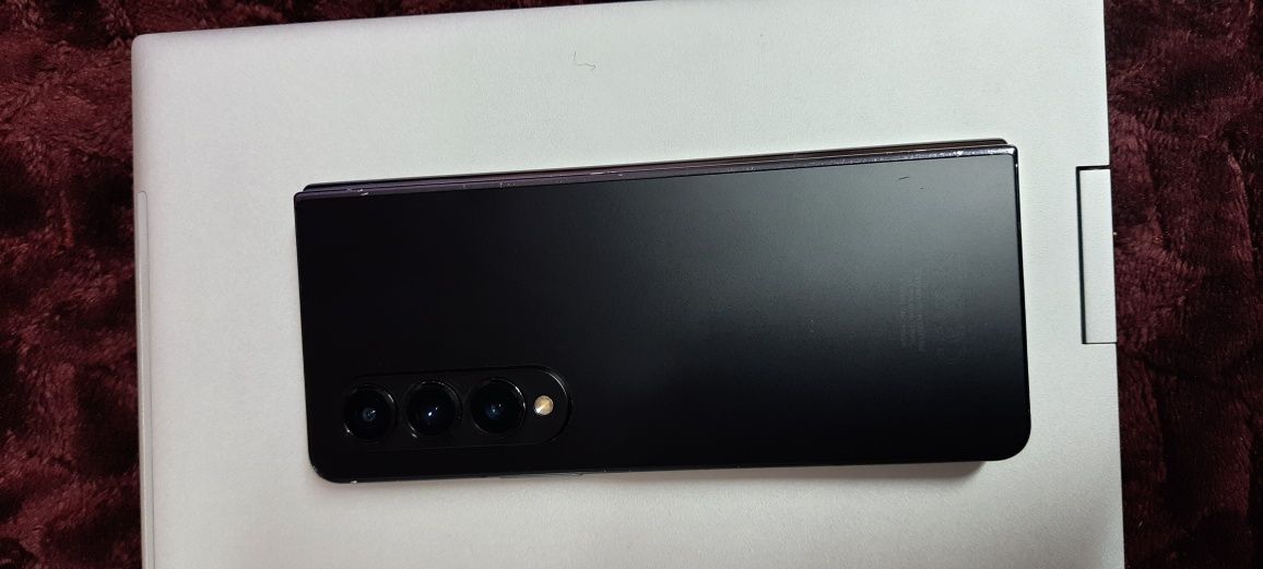 Samsung Z Fold 4 + capas + caneta