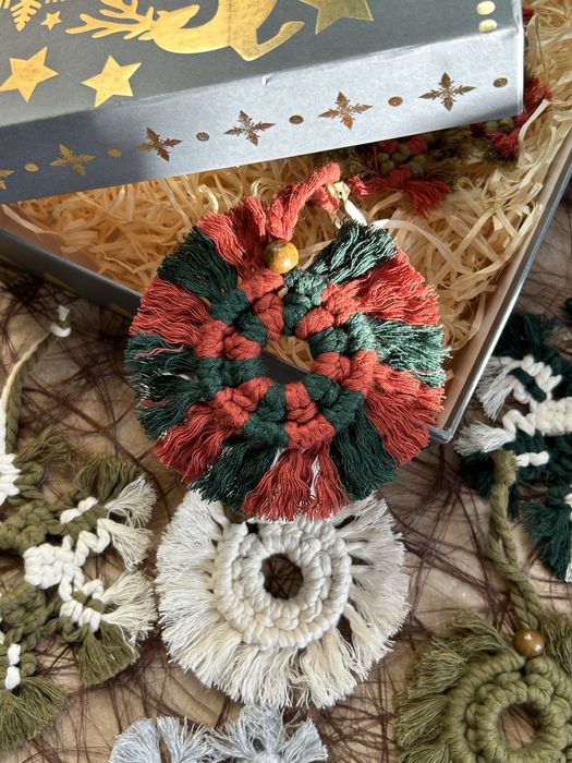 Ялинкові різдвяні макраме прикраси