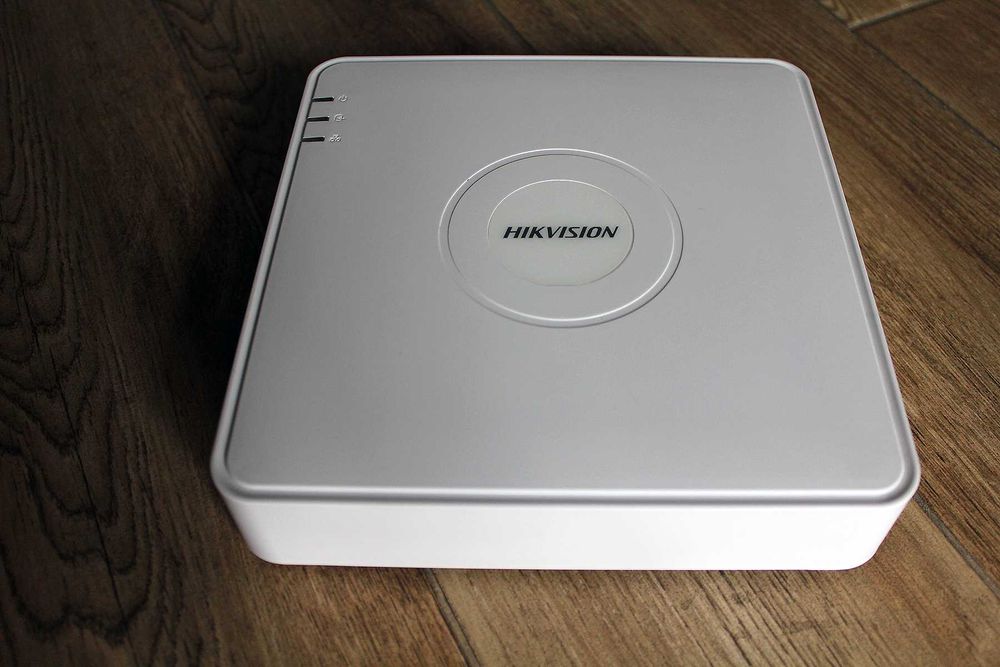 4 канальный видеорегистратор Hikvision DS-7104HQHI-K1