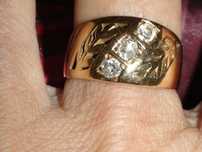 Anel antigo em ouro com 3 diamantes