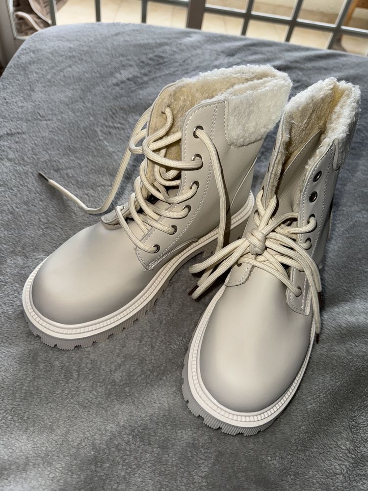 Bota off white 37