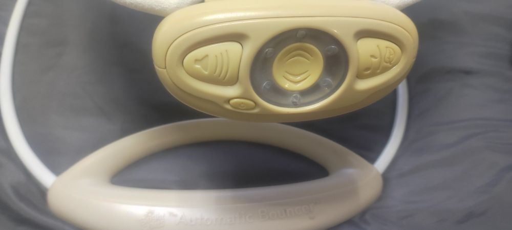 Leżaczek leżak bujak Bujaczek elektryczny z funkcją wibracji muzyki ko