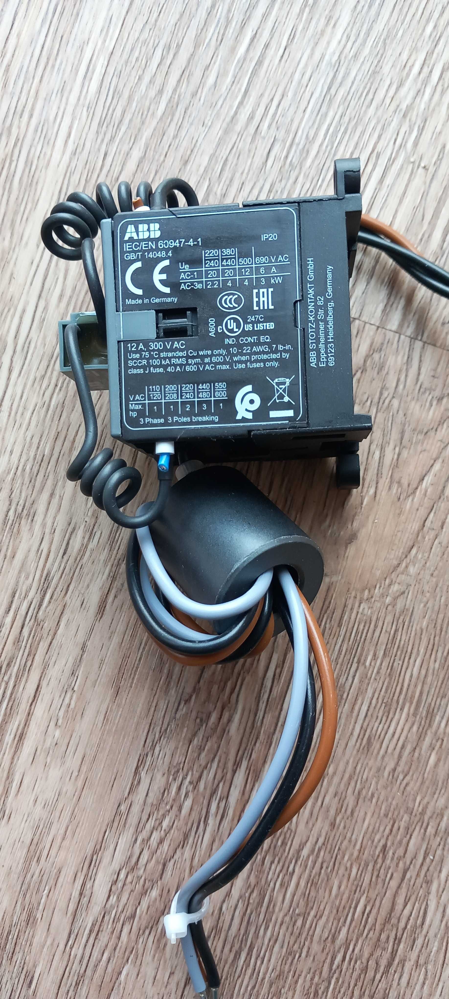 Contactor ABB 300V 12A com Bobine