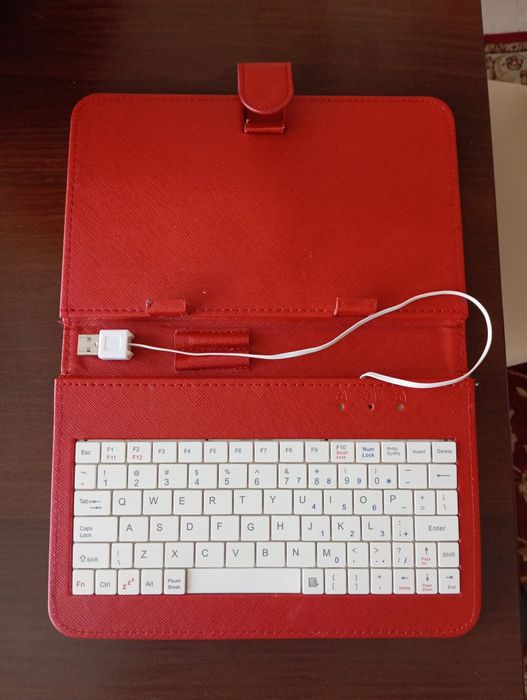 Etui pokrowiec na tablet z klawiaturą
