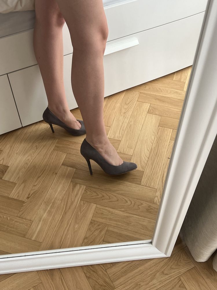 Szare szpilki 39 Zara zamszowe eleganckie obcasy wesele buty