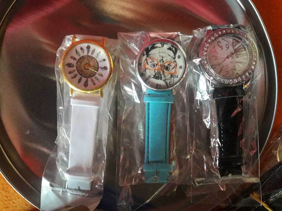 Conjunto de 3 relógios 5€