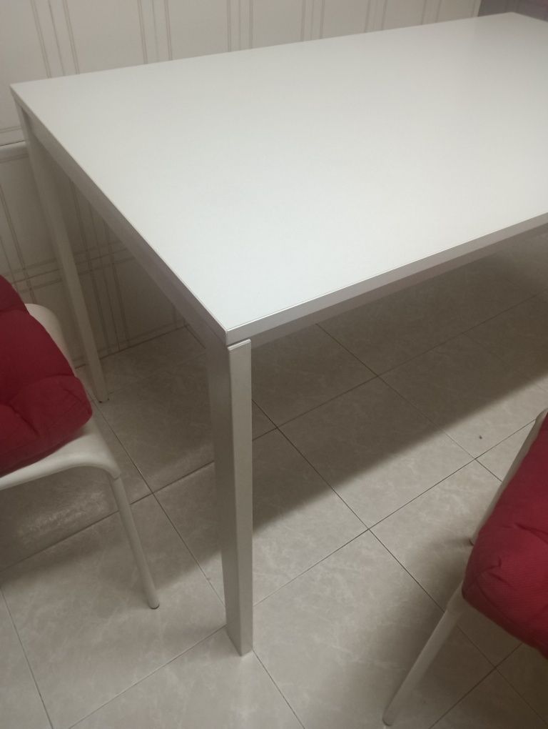 Mesa IKEA Vihals