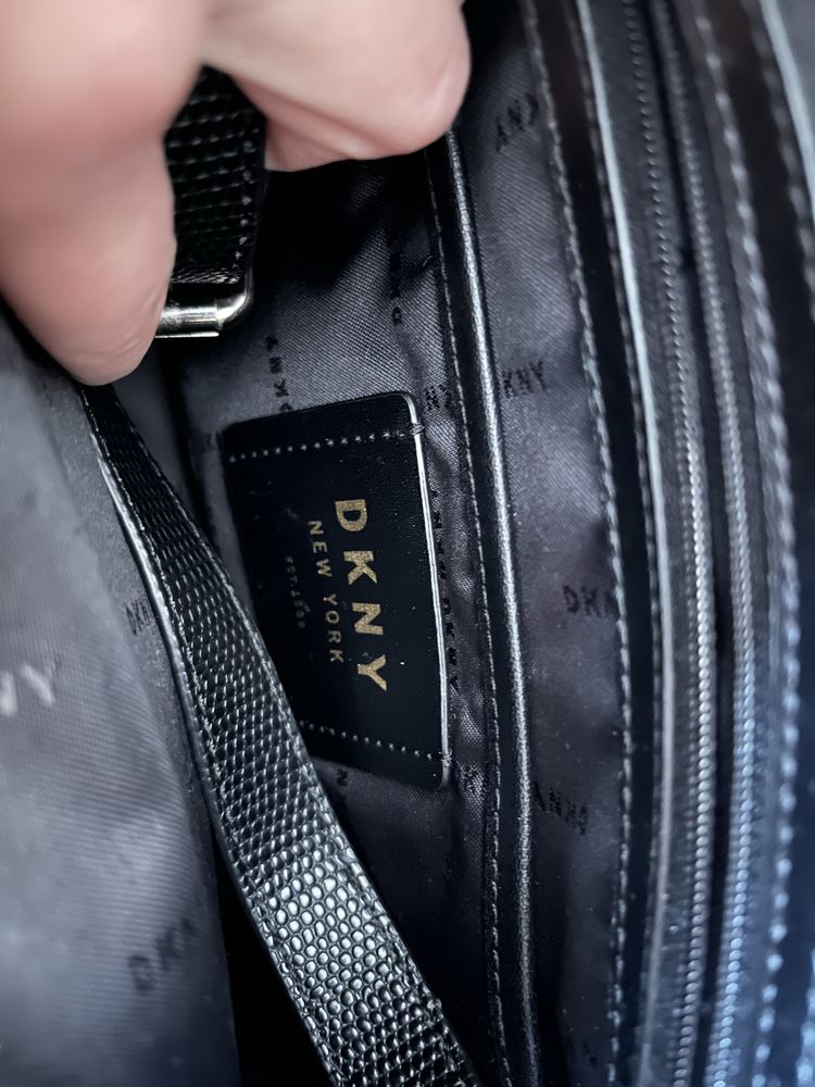 Czarna torebka shopper DKNY skóra