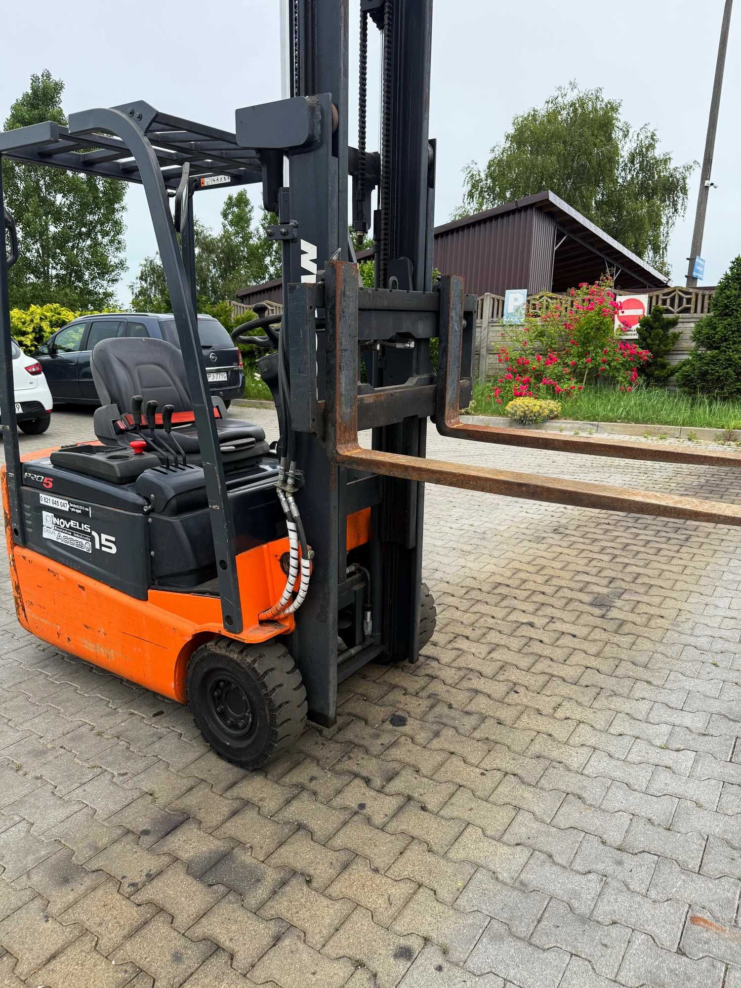 wózek widłowy elektryczny DOOSAN B15R-5 3-kołowy 2014r przesuw 4000mtg