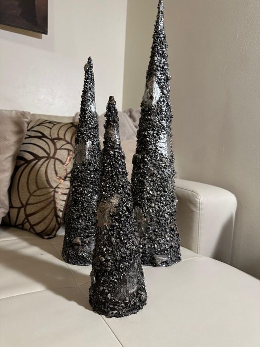 3 árvores decorativas em prateado