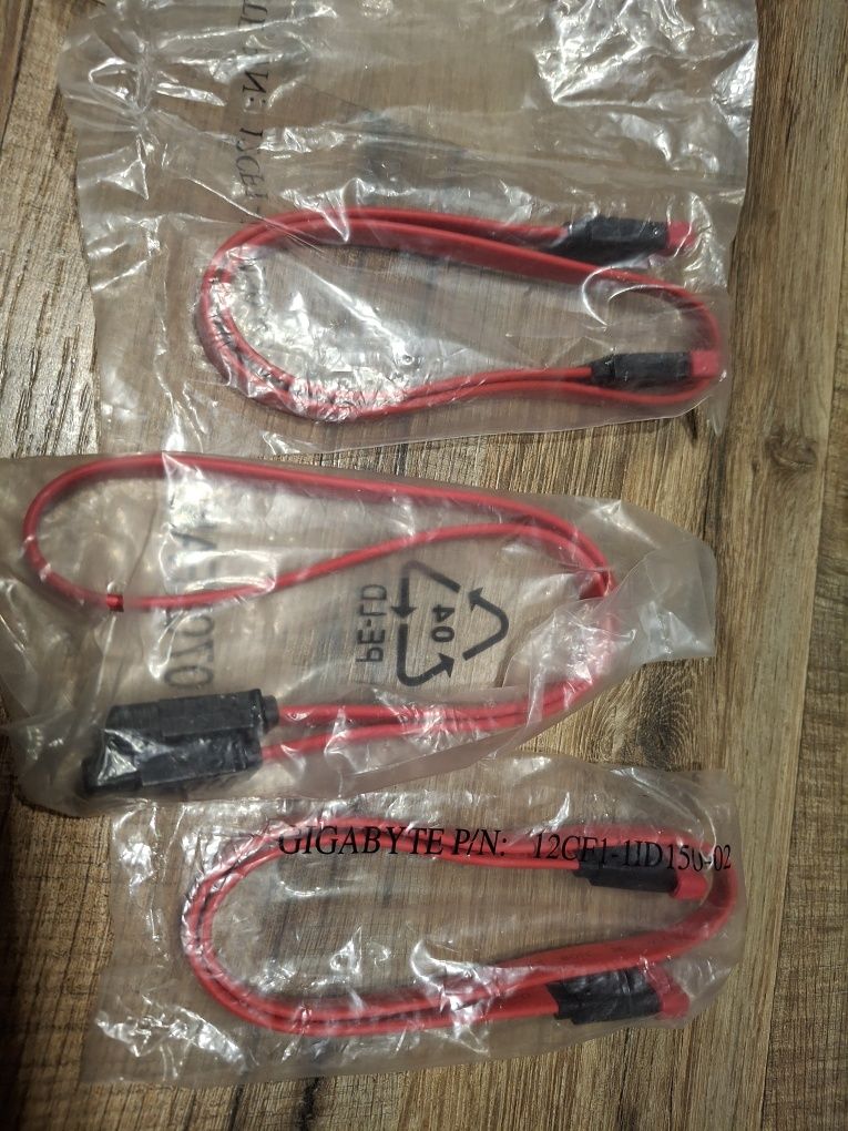 Gigabyte 12CF1-1ID150-013 Red Serial ATA Cable Sata 50cm