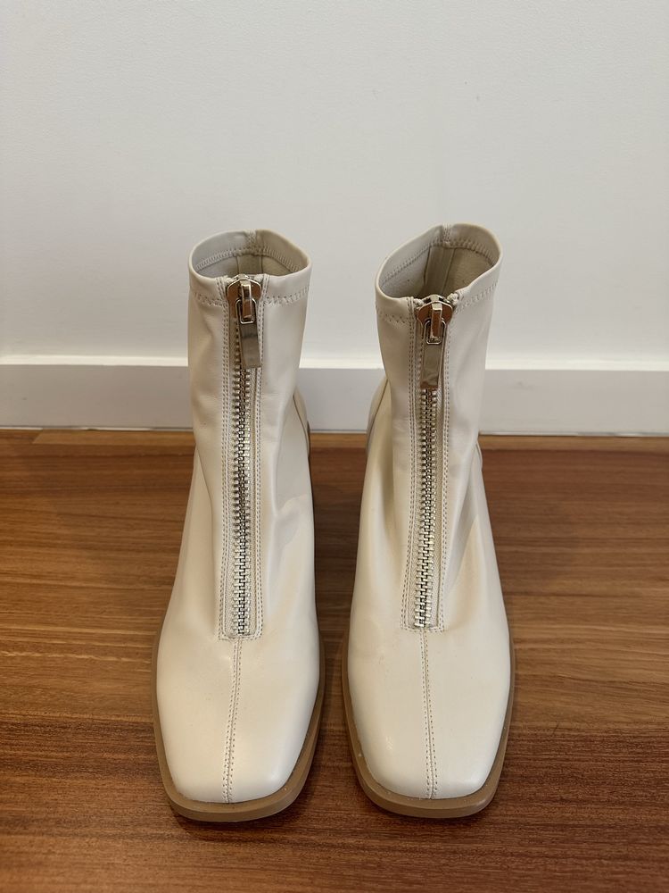 Botins cru com fecho Stradivarius