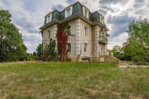 Пропонуємо в оренду преміальний котедж біля Дніпра, з виходом до води