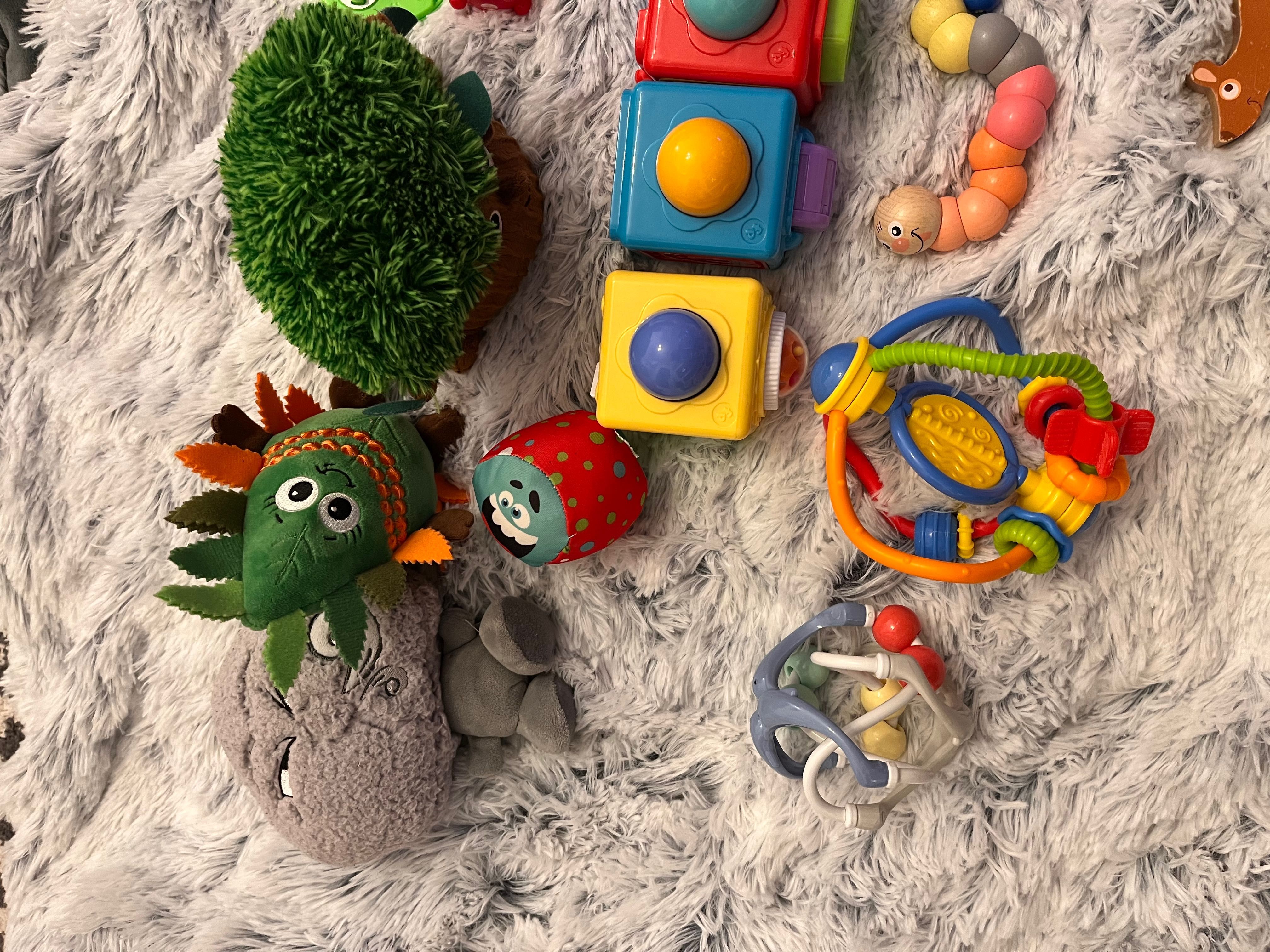 Zestaw zabawek dla niemowlaka - 22 zabawki