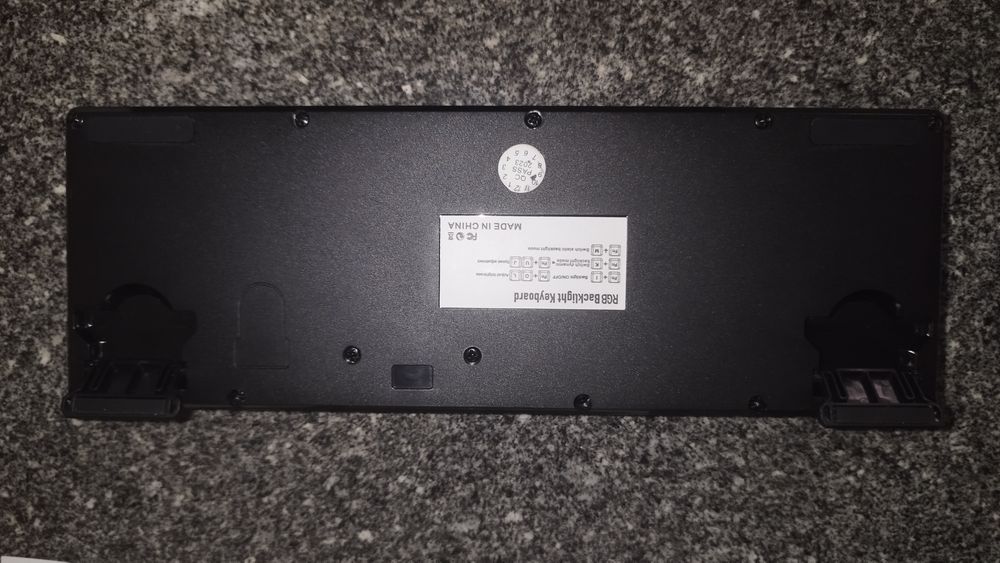 Teclado gamer RGB com fio