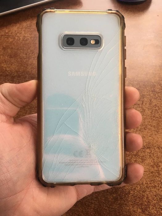 Samsung s10e флагман
