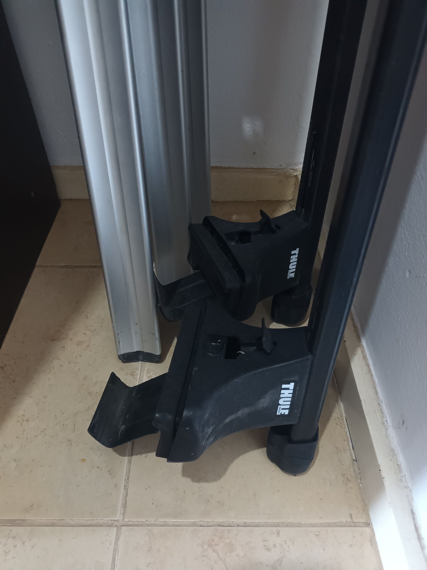 Barras de tejadilho e suportes thule