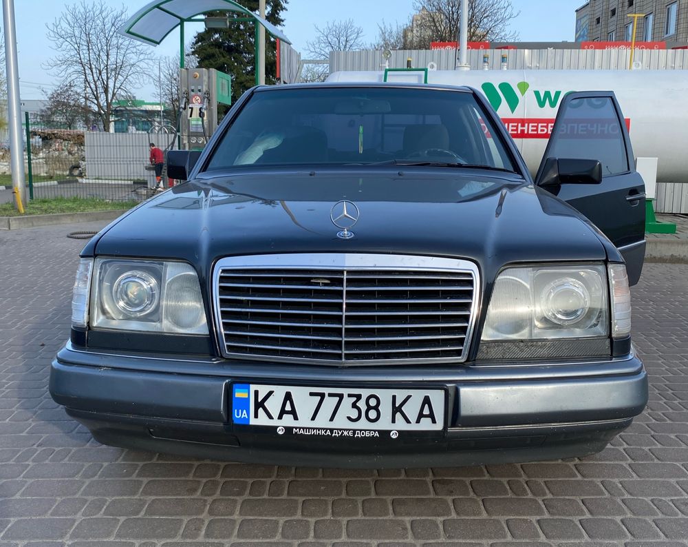 Продам лайнер. Mercedes W124 2.0 мех.