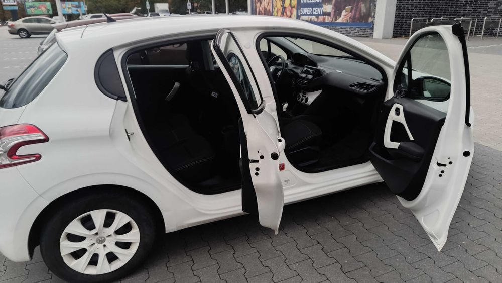 PEUGEOT 208 Benzyna 2014 rok zarejestrowany