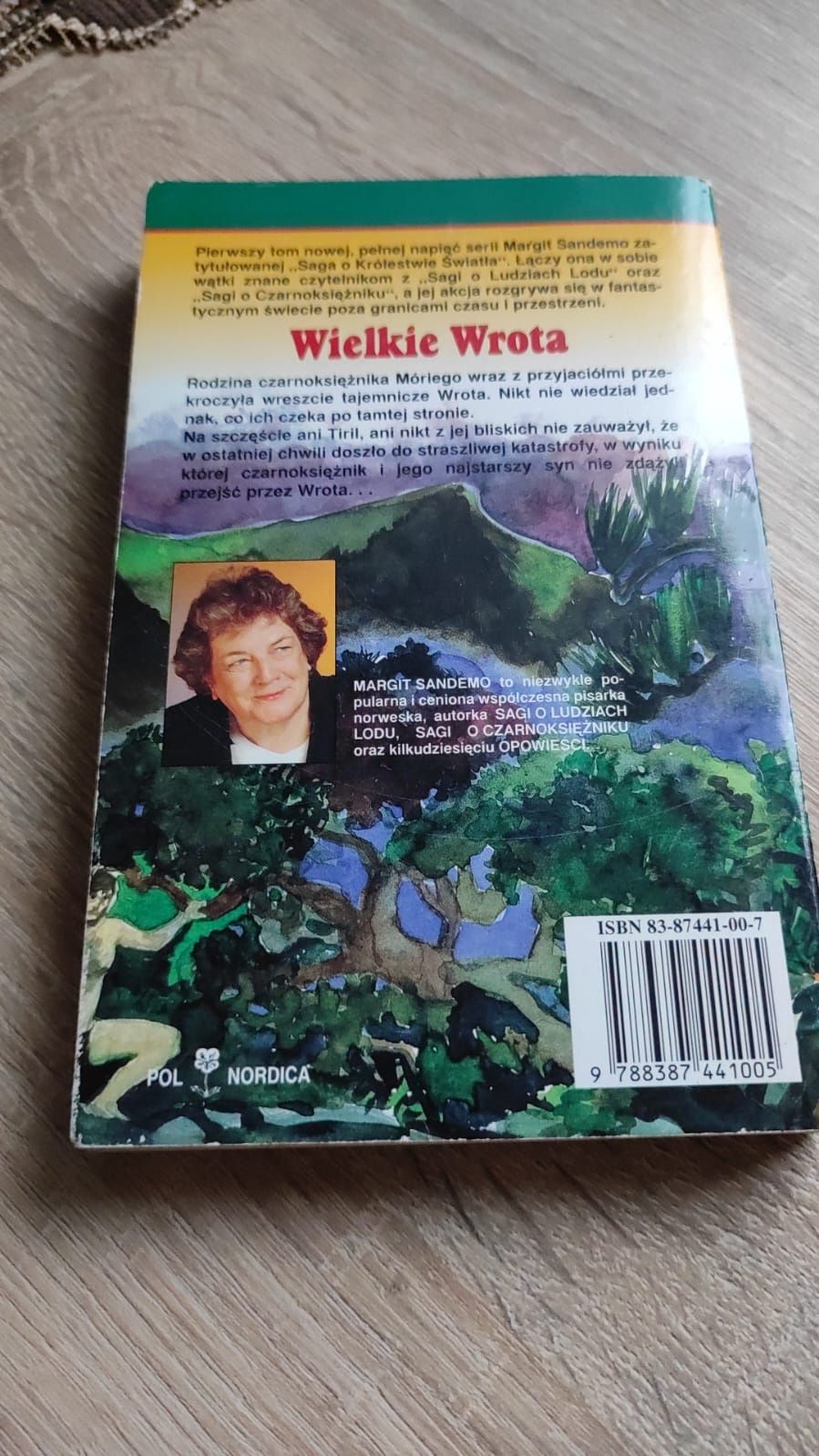 Książka fantasy Wielkie wrota saga o królestwie światła Sandemo