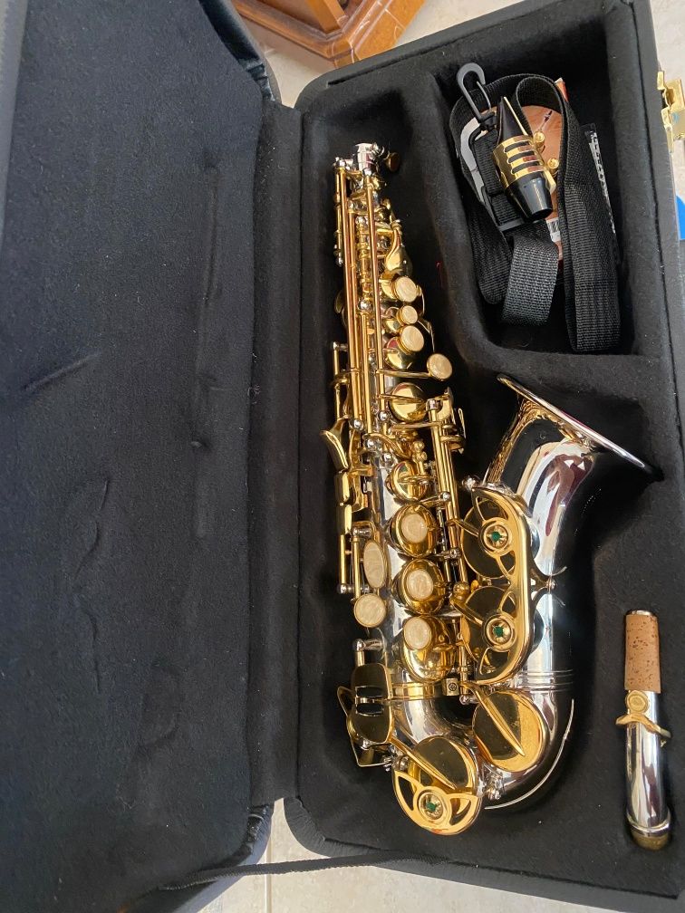 Saxofone Sopranino Curvo – Como Novo – Completo com Acessórios

Vendo
